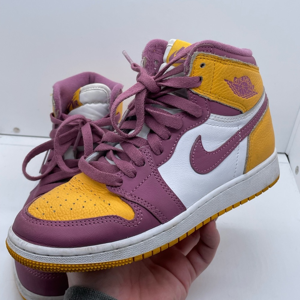 Air Jordan 1 Retro High Womens 5.5